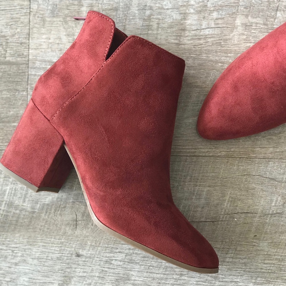 Delicious Locate Rust Suede Ankle Heeled Booties - Picture 5 of 7
